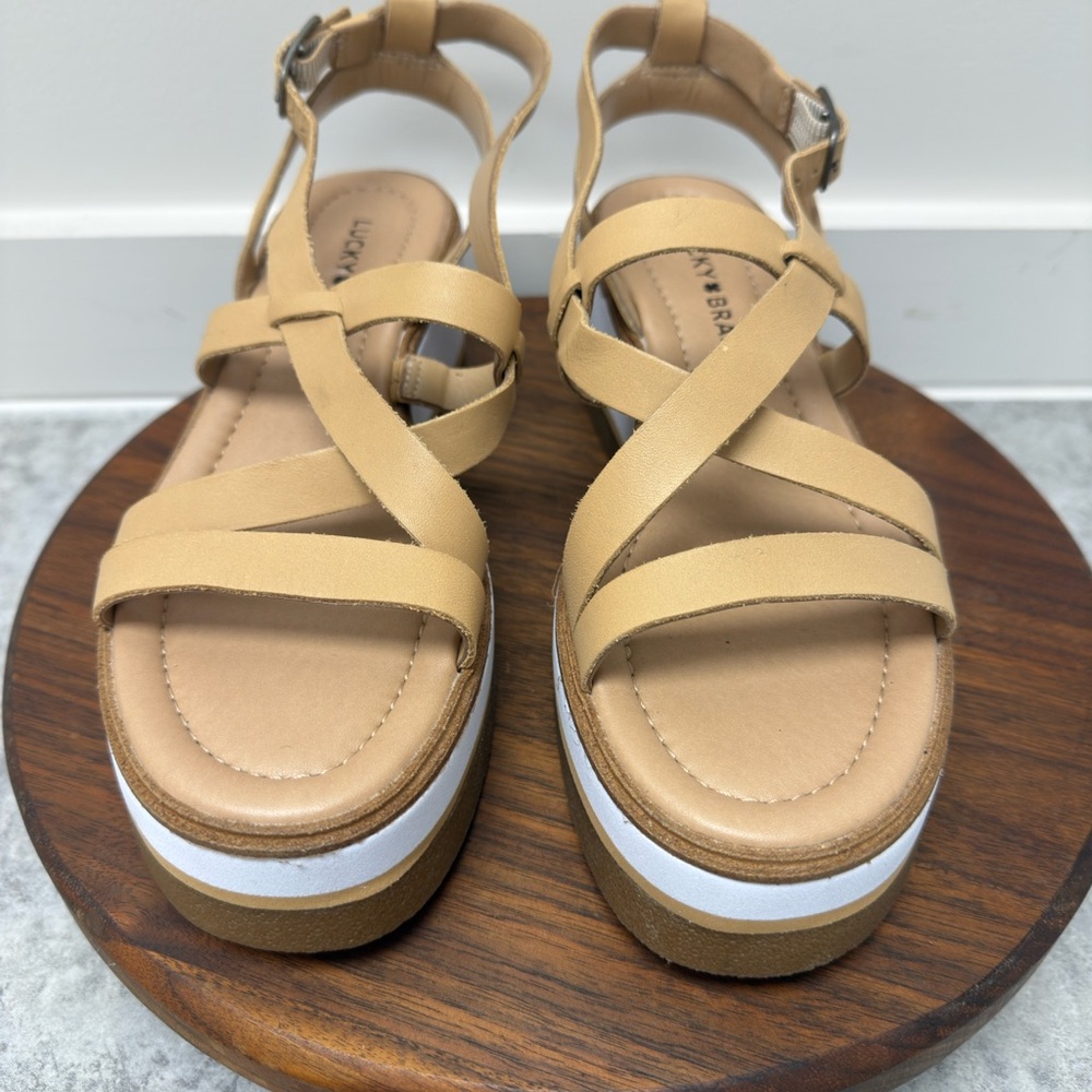Lucky Brand Womens Tan Leather Strappy Platform Wedgeโ Sandals Size 7.5 LK-YICEY